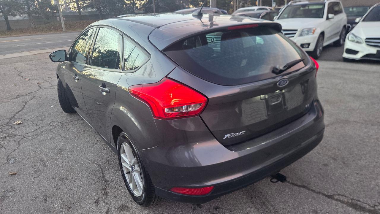 2018 Ford Focus SE Hatch - Photo #3