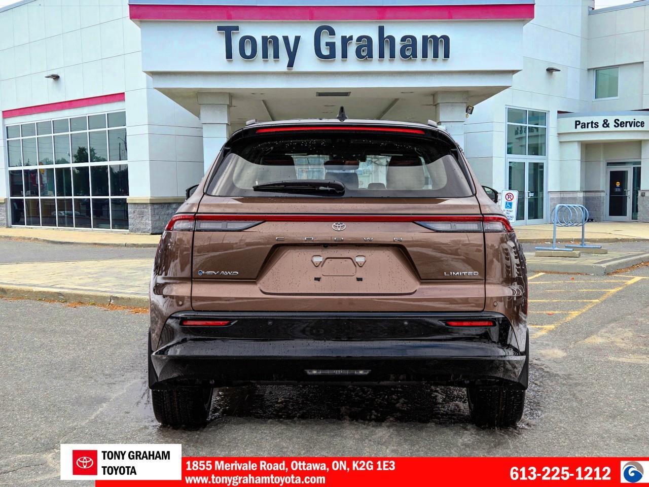 2025 Toyota Crown Signia Limited Photo