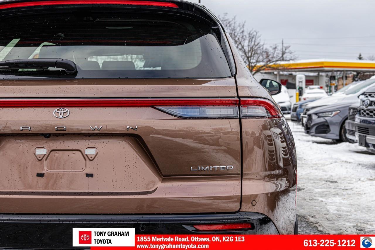 2025 Toyota Crown Signia Limited Photo