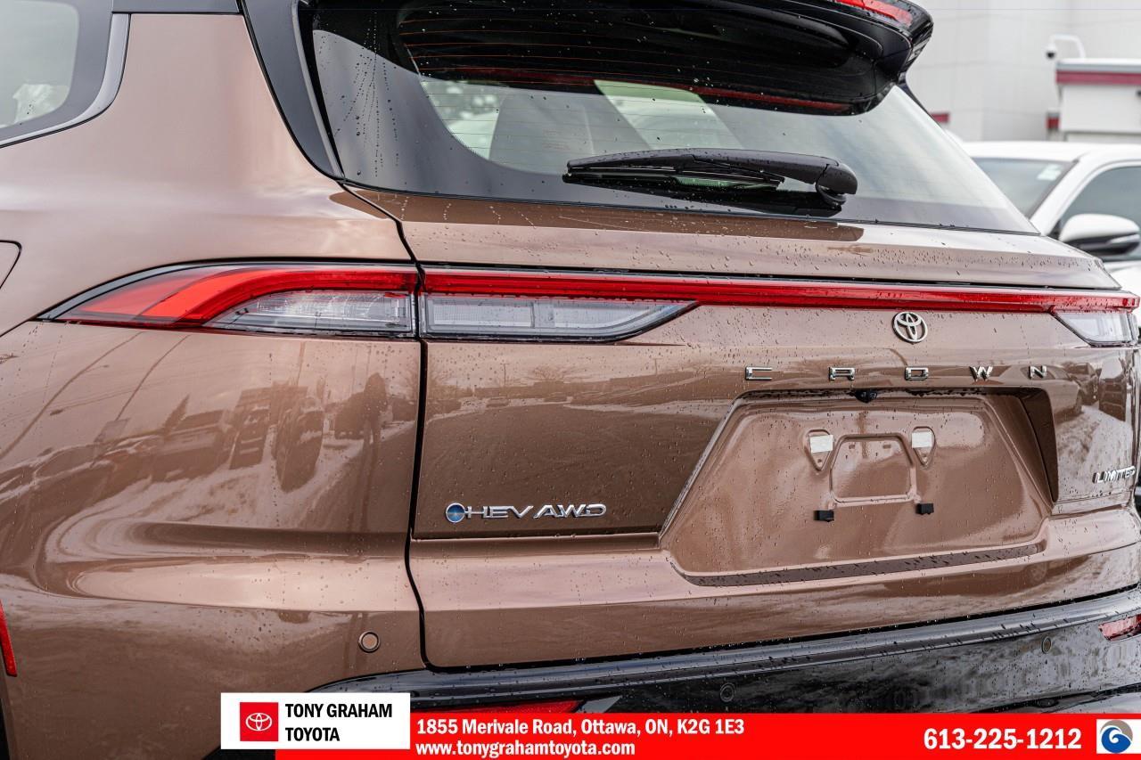 2025 Toyota Crown Signia Limited Photo