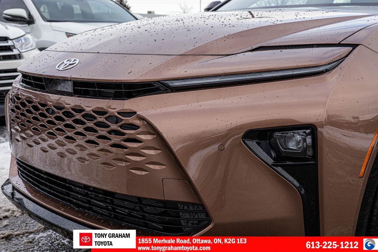 2025 Toyota Crown Signia Limited Photo