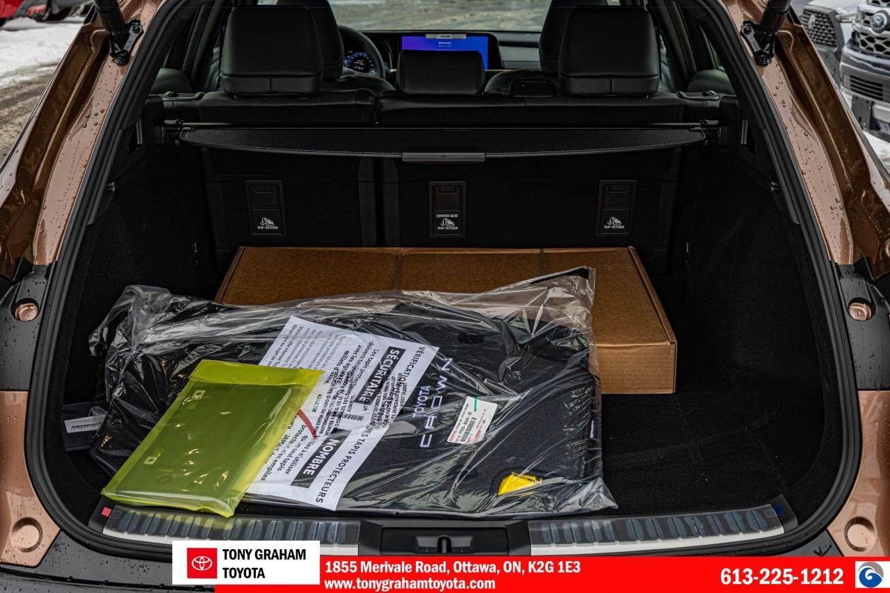 2025 Toyota Crown Signia Limited Photo