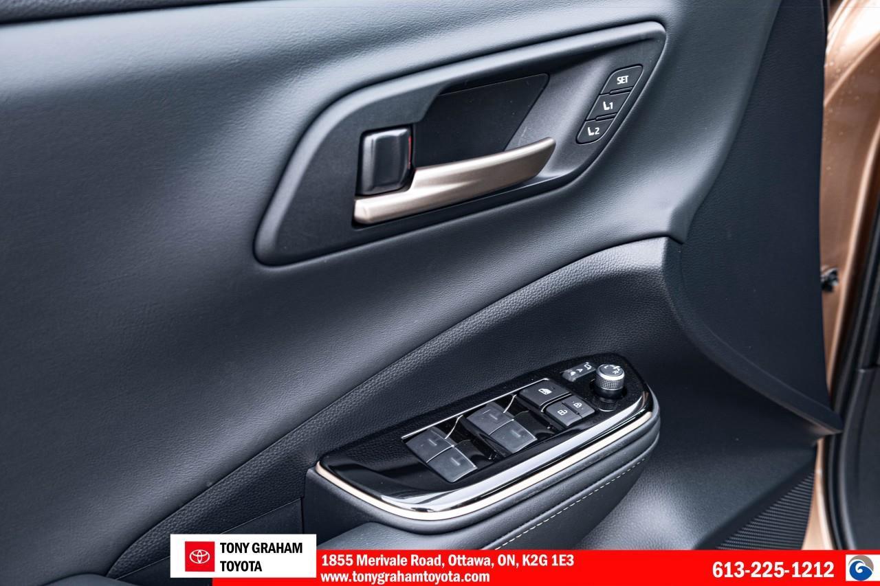 2025 Toyota Crown Signia Limited Photo