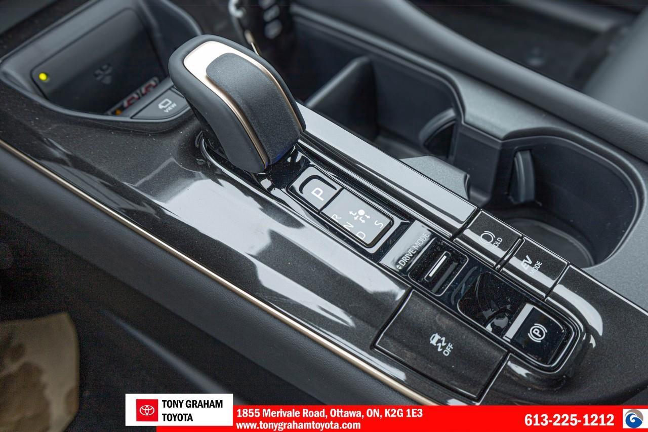 2025 Toyota Crown Signia Limited Photo