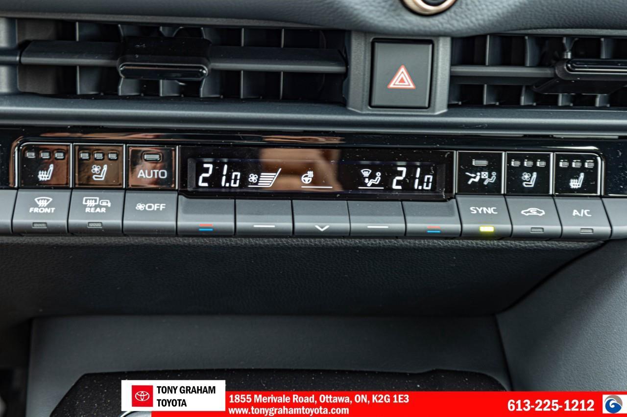 2025 Toyota Crown Signia Limited Photo