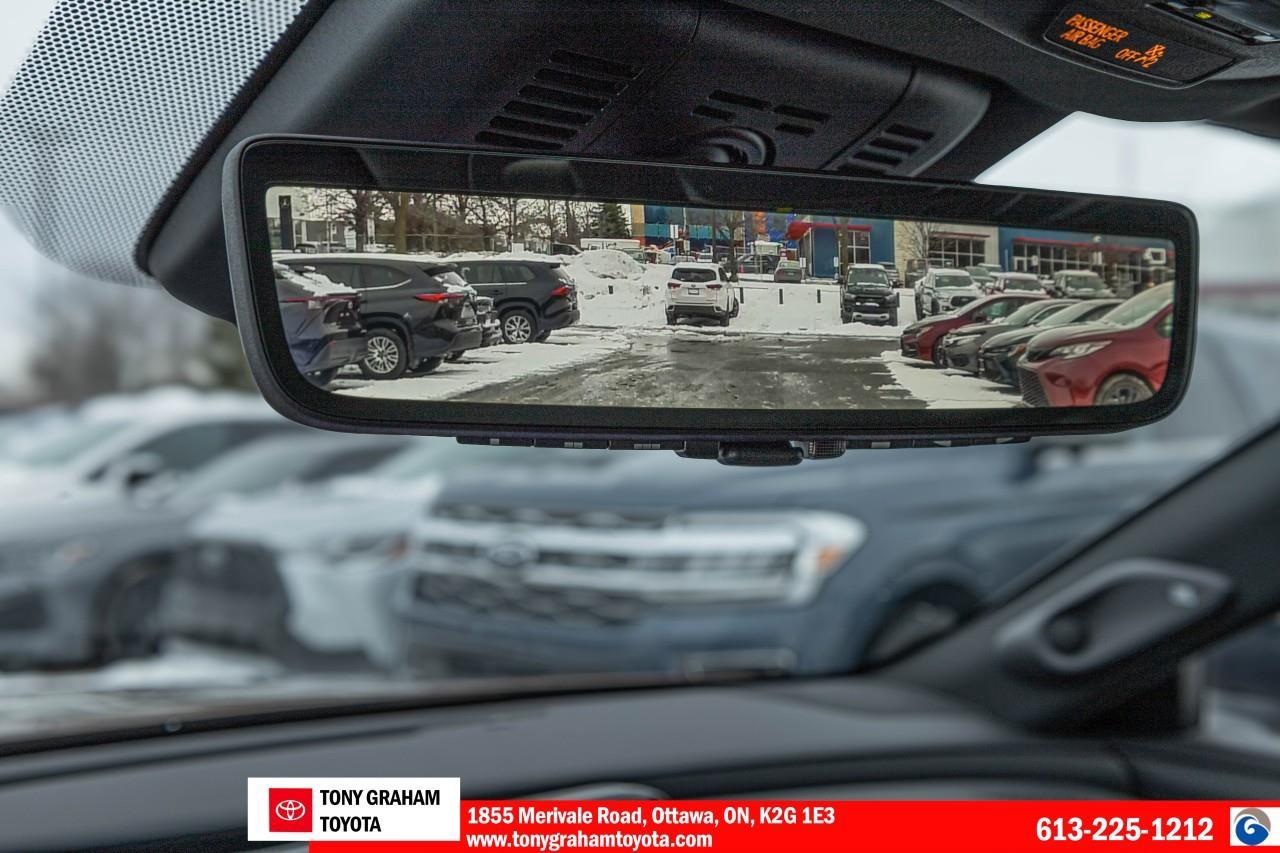 2025 Toyota Crown Signia Limited Photo