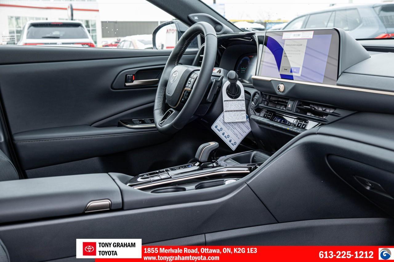 2025 Toyota Crown Signia Limited Photo