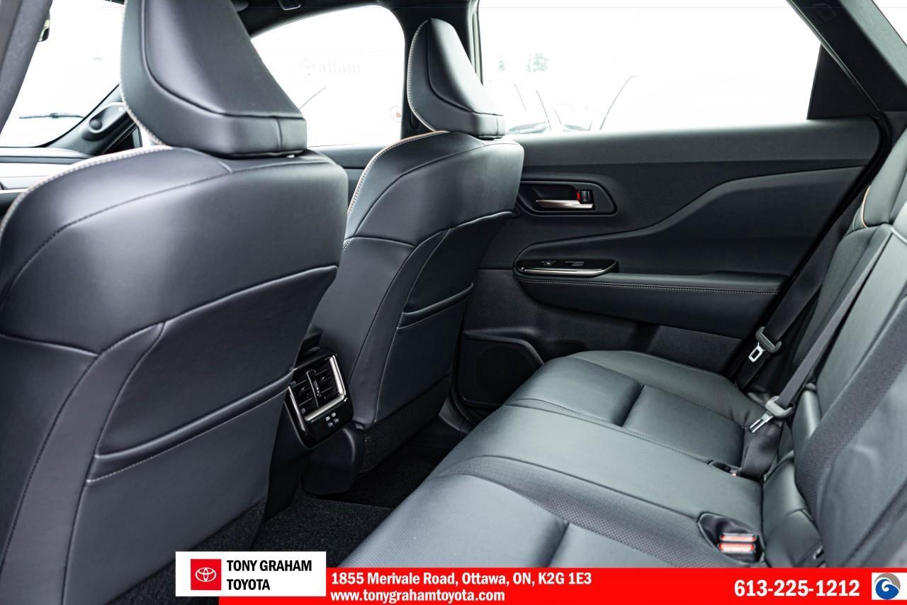 2025 Toyota Crown Signia Limited Photo