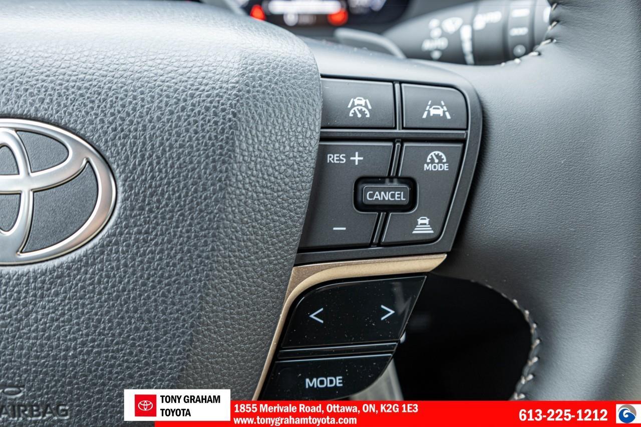 2025 Toyota Crown Signia Limited Photo