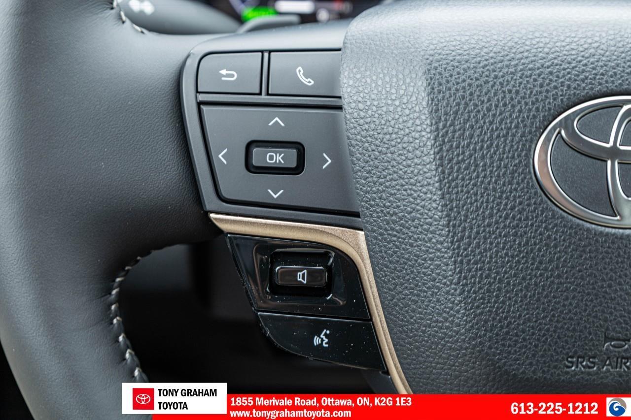 2025 Toyota Crown Signia Limited Photo