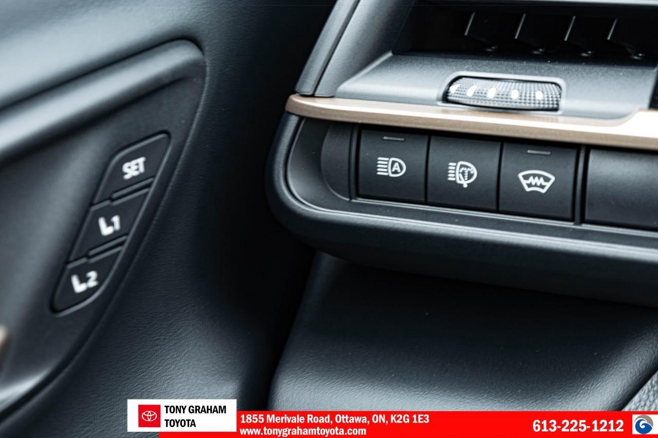 2025 Toyota Crown Signia Limited Photo