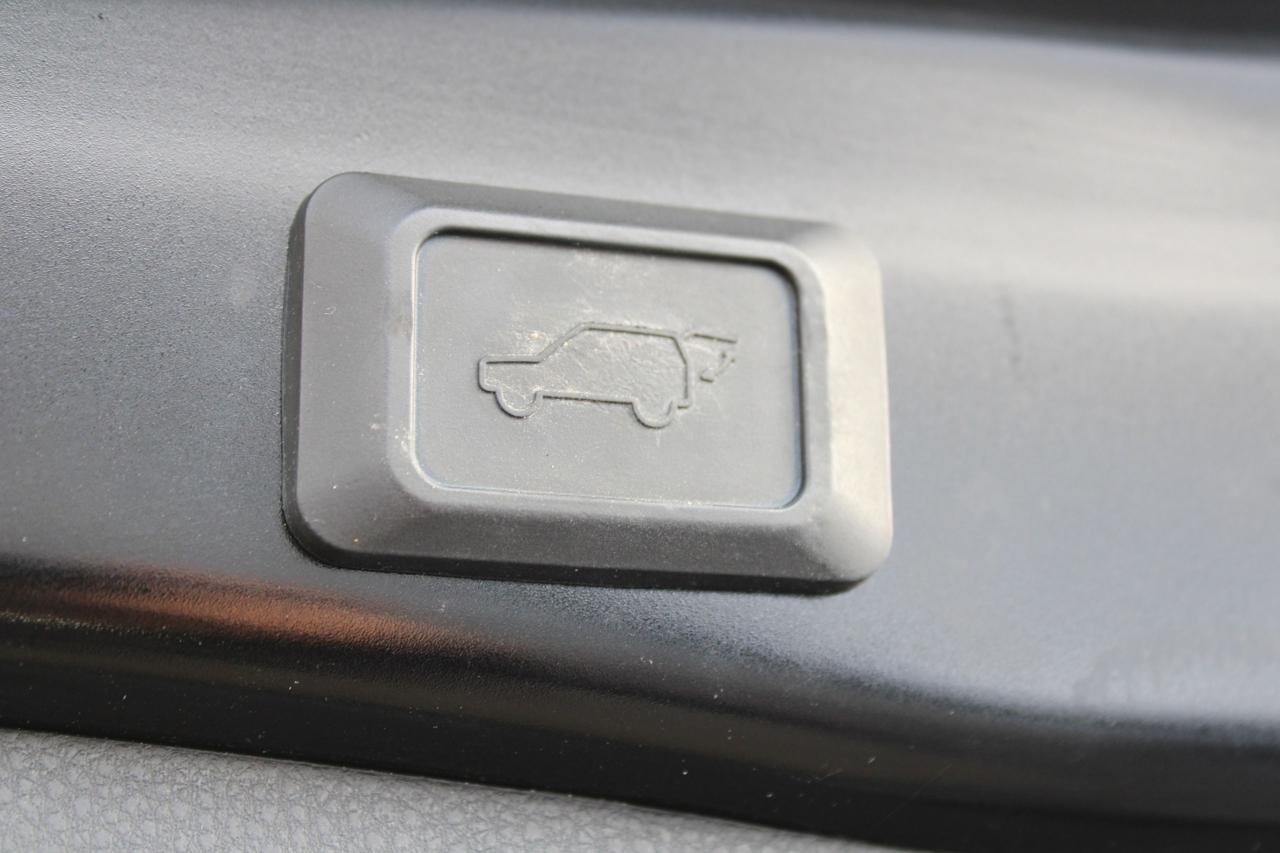 2021 Toyota RAV4 XLE AWD - Photo #7