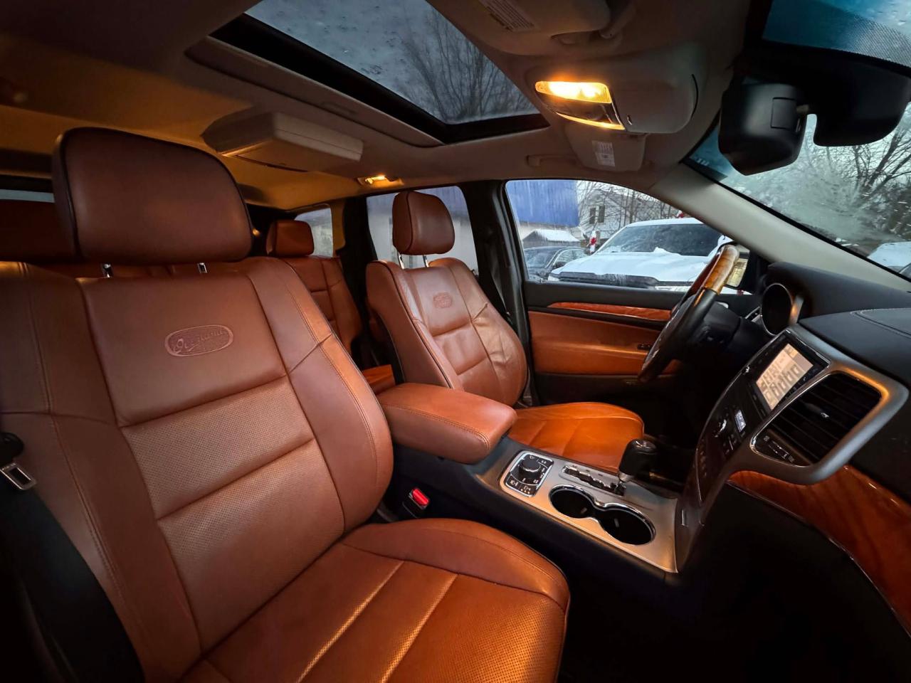 2013 Jeep Grand Cherokee Overland 4WD - Photo #9