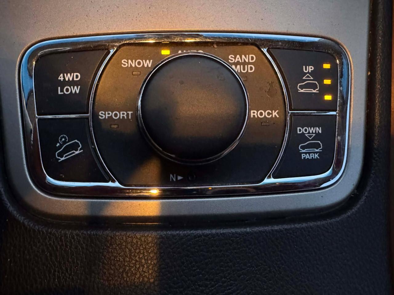 2013 Jeep Grand Cherokee Overland 4WD - Photo #20