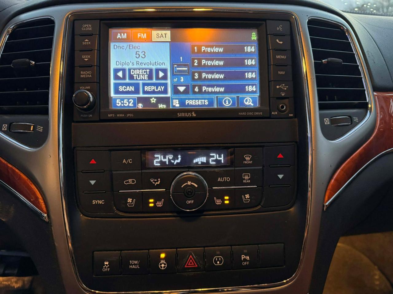 2013 Jeep Grand Cherokee Overland 4WD - Photo #21