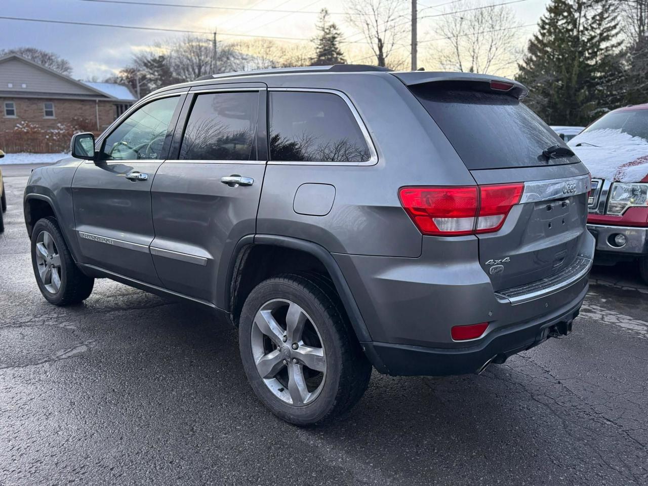 2013 Jeep Grand Cherokee Overland 4WD Photo4