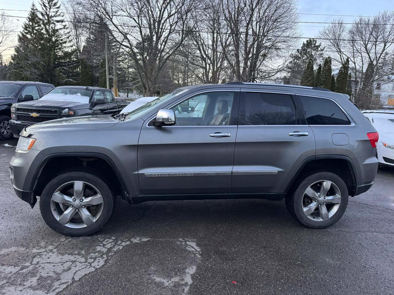 2013 Jeep Grand Cherokee Overland 4WD - Photo #4