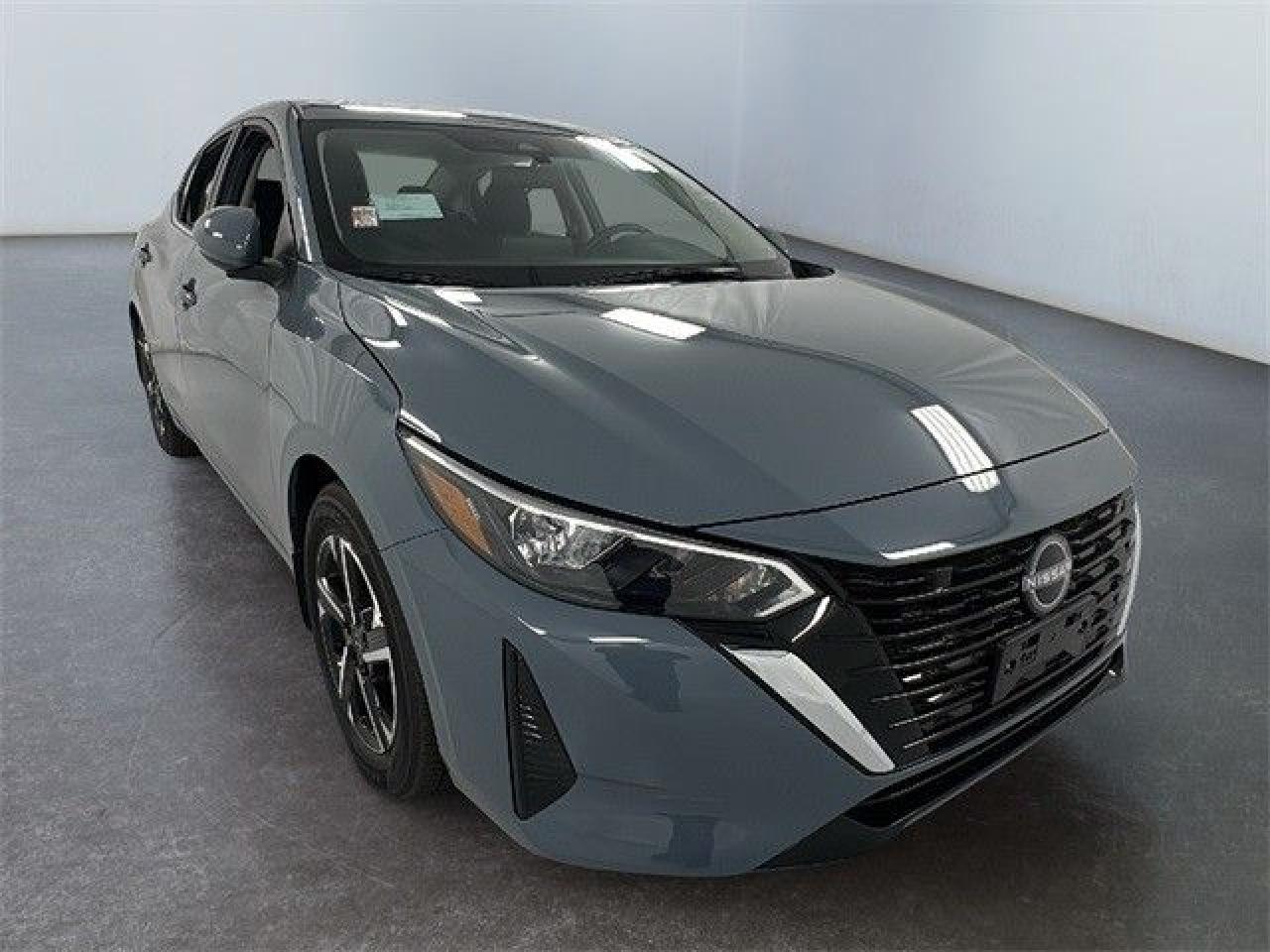 Used 2025 Nissan Sentra SV Sunroof Blind-Spot Apple Carplay & Android Auto for sale in Concord, ON