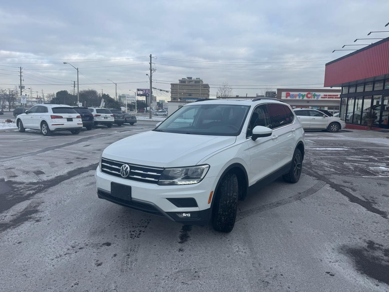 2020 Volkswagen Tiguan COMFORTLINE AWD LEATHER PAN/ROOF B/SPOT CAMERA Photo2