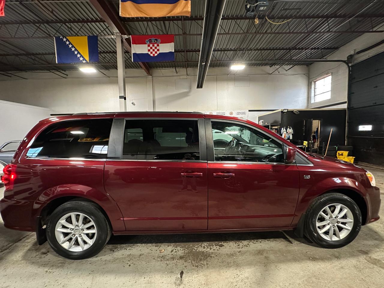 2019 Dodge Grand Caravan 35th ANNIVERSARY | LEATHER | NO ACCIDENTS Photo4