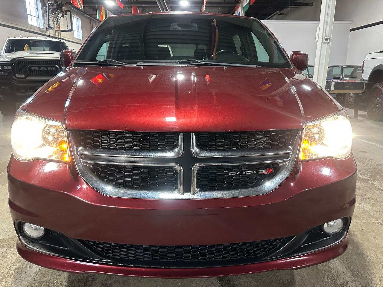 2019 Dodge Grand Caravan 35th ANNIVERSARY | LEATHER | NO ACCIDENTS - Photo #2