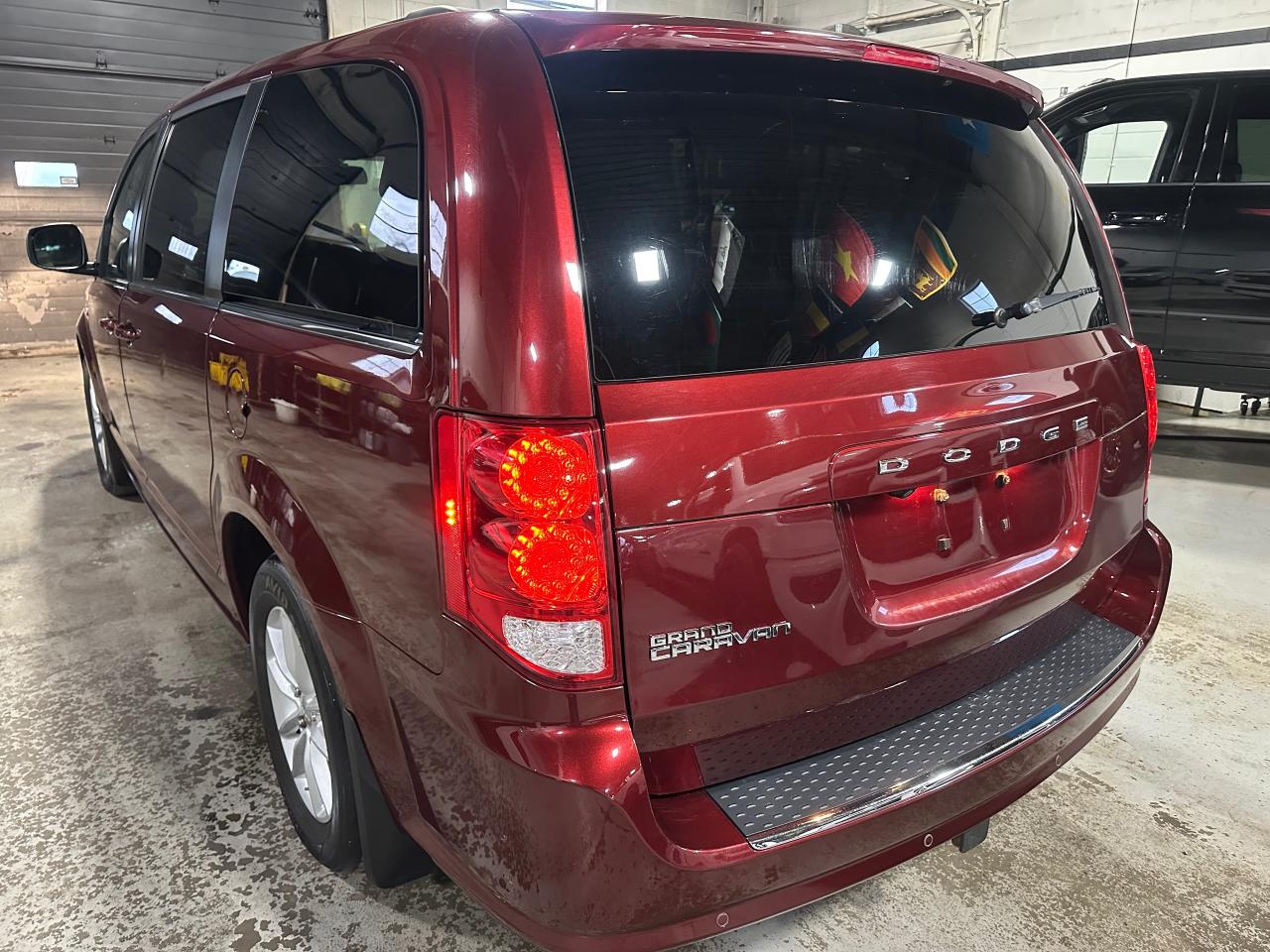 2019 Dodge Grand Caravan 35th ANNIVERSARY | LEATHER | NO ACCIDENTS - Photo #17