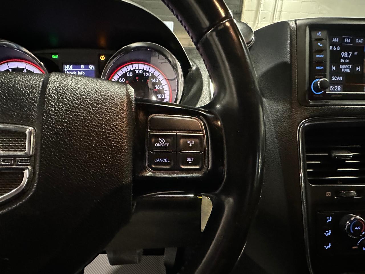 2019 Dodge Grand Caravan 35th ANNIVERSARY | LEATHER | NO ACCIDENTS - Photo #28