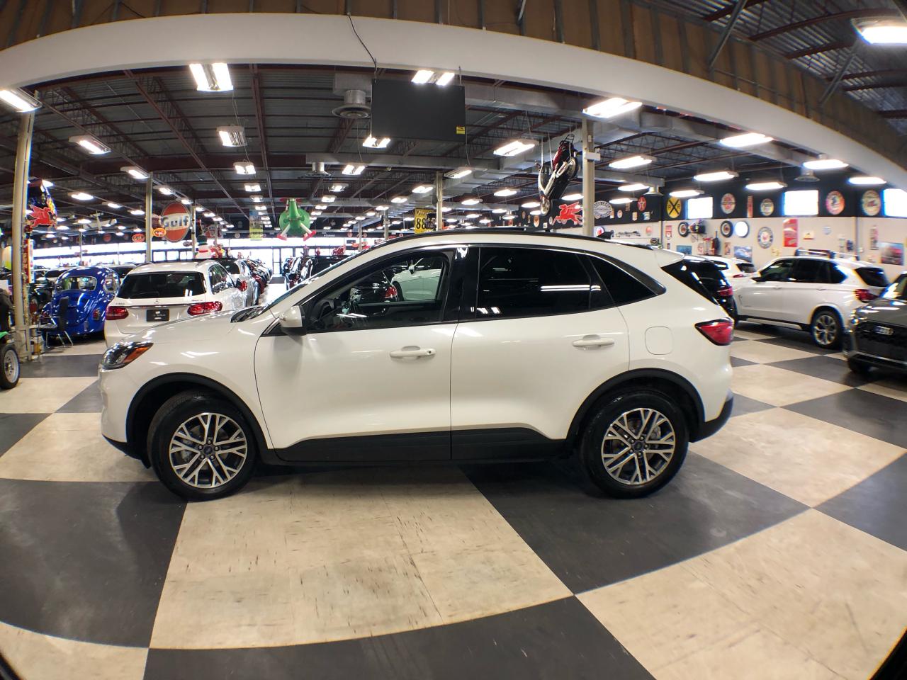 2022 Ford Escape SEL AWD LEATHER PANO/ROOF NAVI B/SPOT CAMERA Photo3