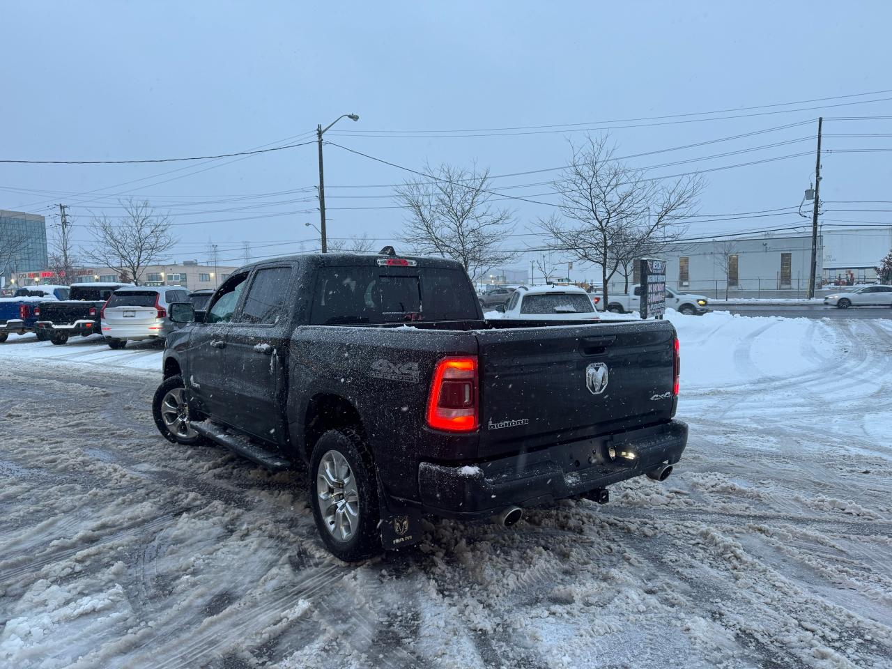 2020 RAM 1500 BIG HORN 4X4 CREW CAB PANO/ROOF NAV B/SPOT CAMERA Photo4