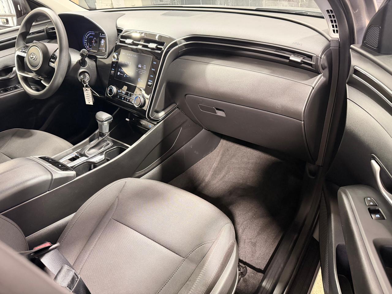 2022 Hyundai Tucson Essential AWD+ApplePlay+ONE OWNER+CLEAN CARFAX Photo