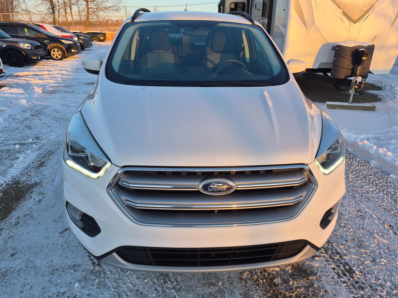 2017 Ford Escape SE AWD Htd Seats, Large BU Cam, Park Assist - Photo #2