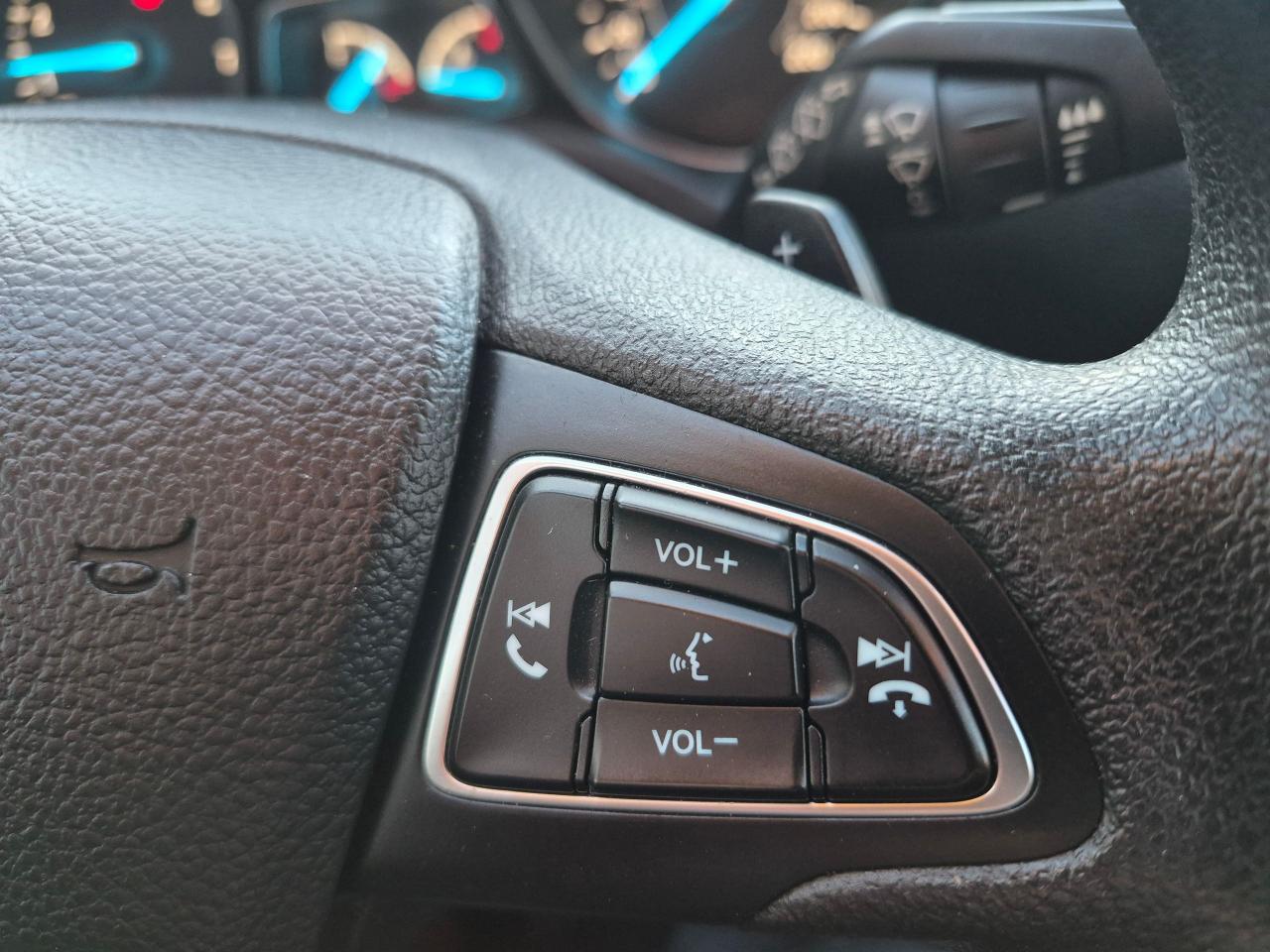 2017 Ford Escape SE AWD Htd Seats, Large BU Cam, Park Assist - Photo #14