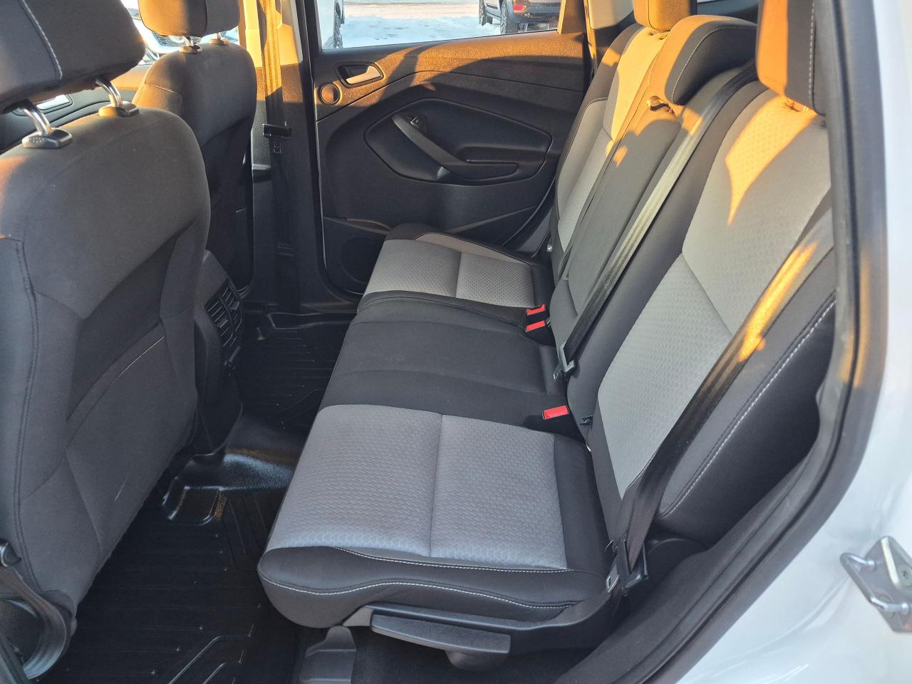 2017 Ford Escape SE AWD Htd Seats, Large BU Cam, Park Assist - Photo #16
