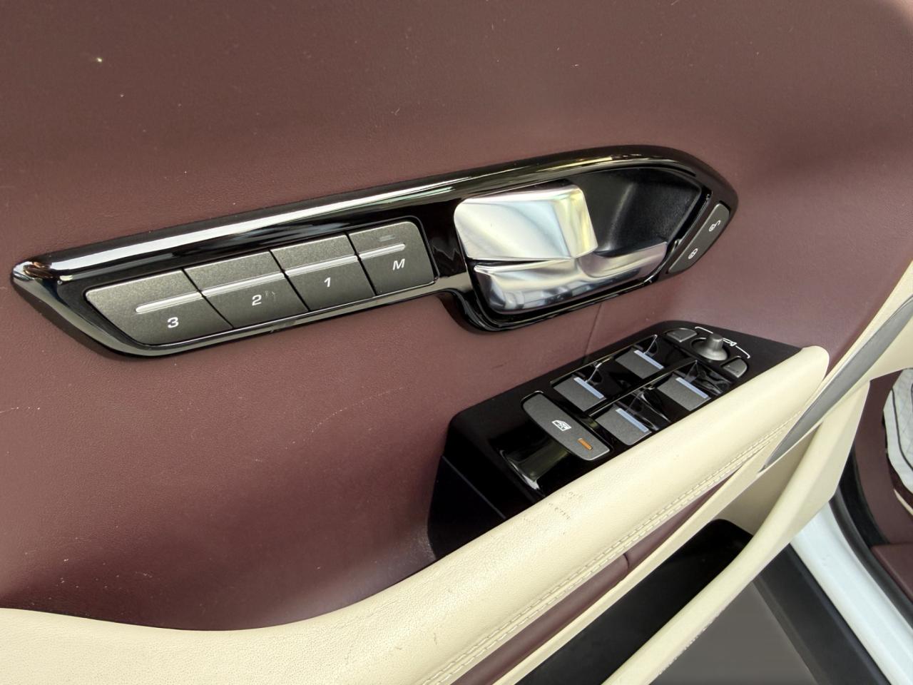 2013 Land Rover Evoque 5DR HB PRESTIGE PREMIUM Photo