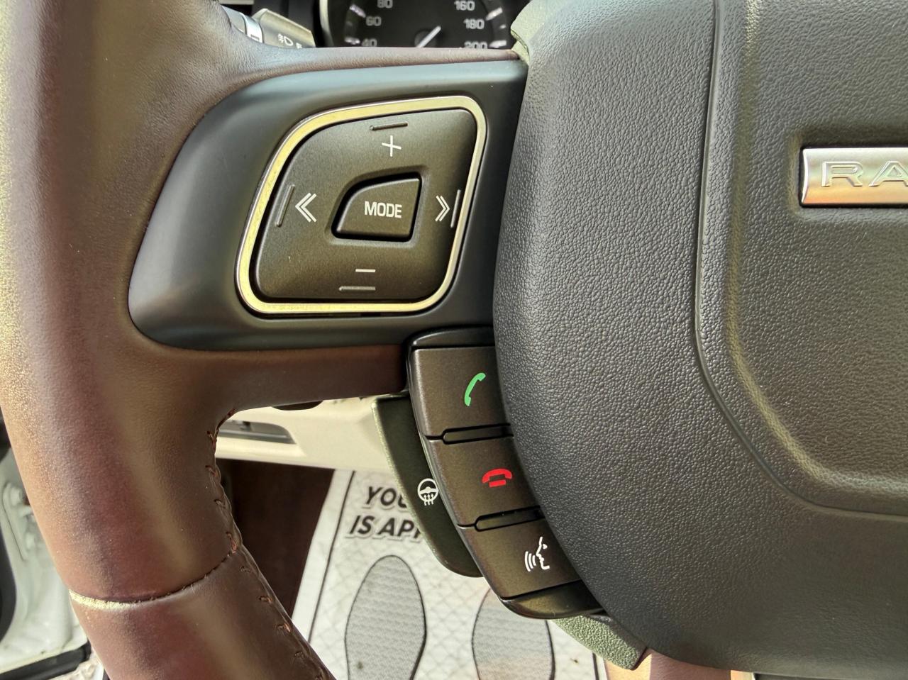 2013 Land Rover Evoque 5DR HB PRESTIGE PREMIUM Photo