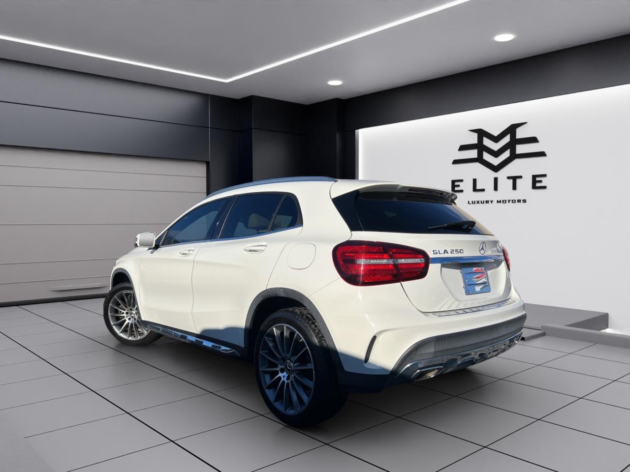 2018 Mercedes-Benz GLA GLA 250 4MATIC - Amg Pkg - Navigation - Sunroof ! Photo4