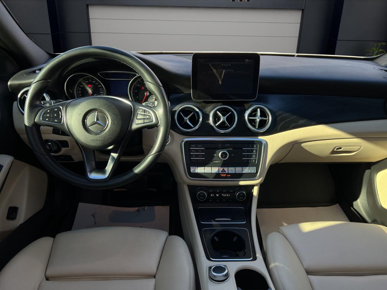 2018 Mercedes-Benz GLA GLA 250 4MATIC - Amg Pkg - Navigation - Sunroof ! Photo