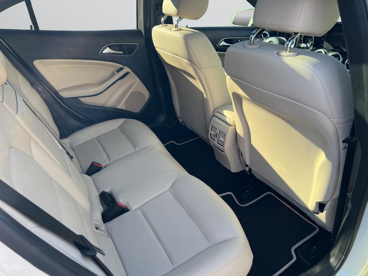 2018 Mercedes-Benz GLA GLA 250 4MATIC - Amg Pkg - Navigation - Sunroof ! Photo