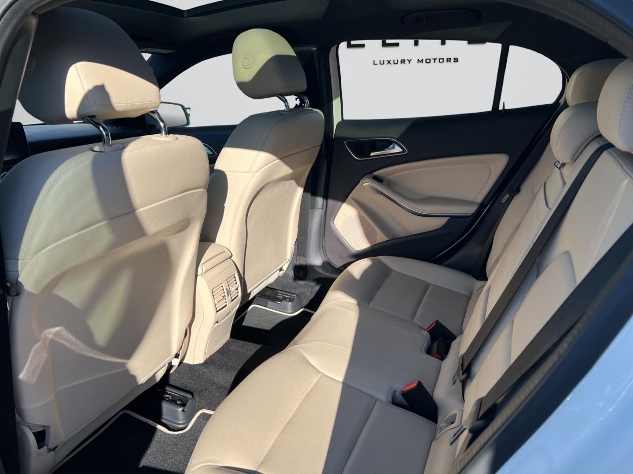 2018 Mercedes-Benz GLA GLA 250 4MATIC - Amg Pkg - Navigation - Sunroof ! Photo