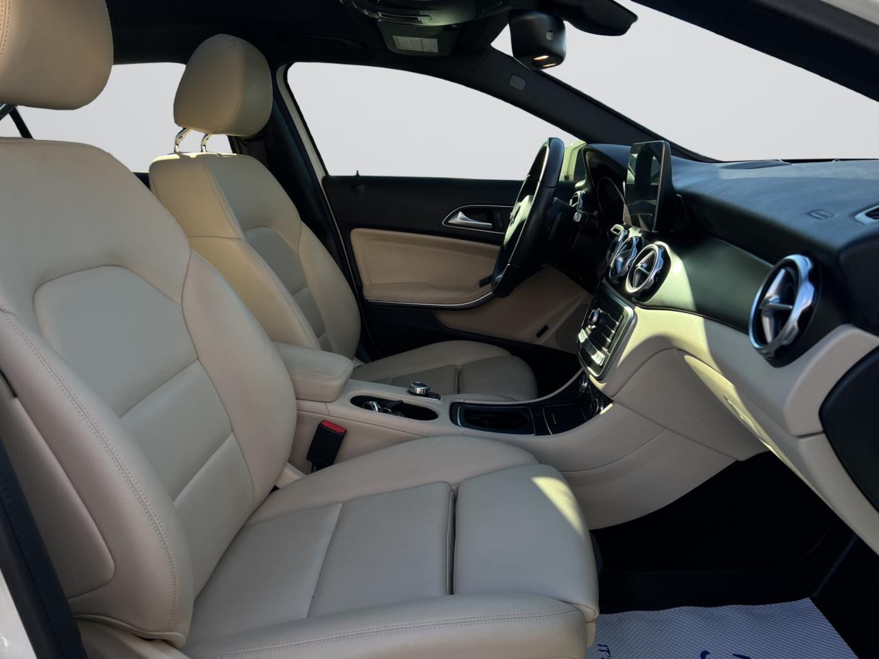 2018 Mercedes-Benz GLA GLA 250 4MATIC - Amg Pkg - Navigation - Sunroof ! Photo