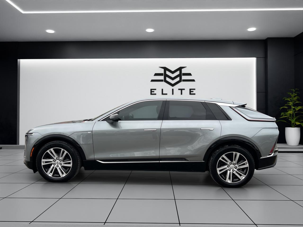 2024 Cadillac LYRIQ TECH - 34,000KMS - LEATHER - REVERSE CAMERA !!! Photo3