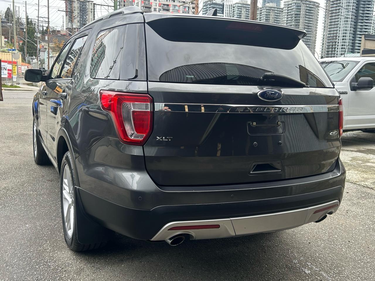 2017 Ford Explorer XLT - Photo #3