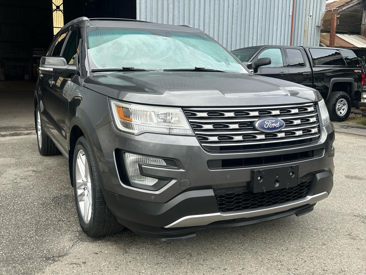 2017 Ford Explorer XLT - Photo #4