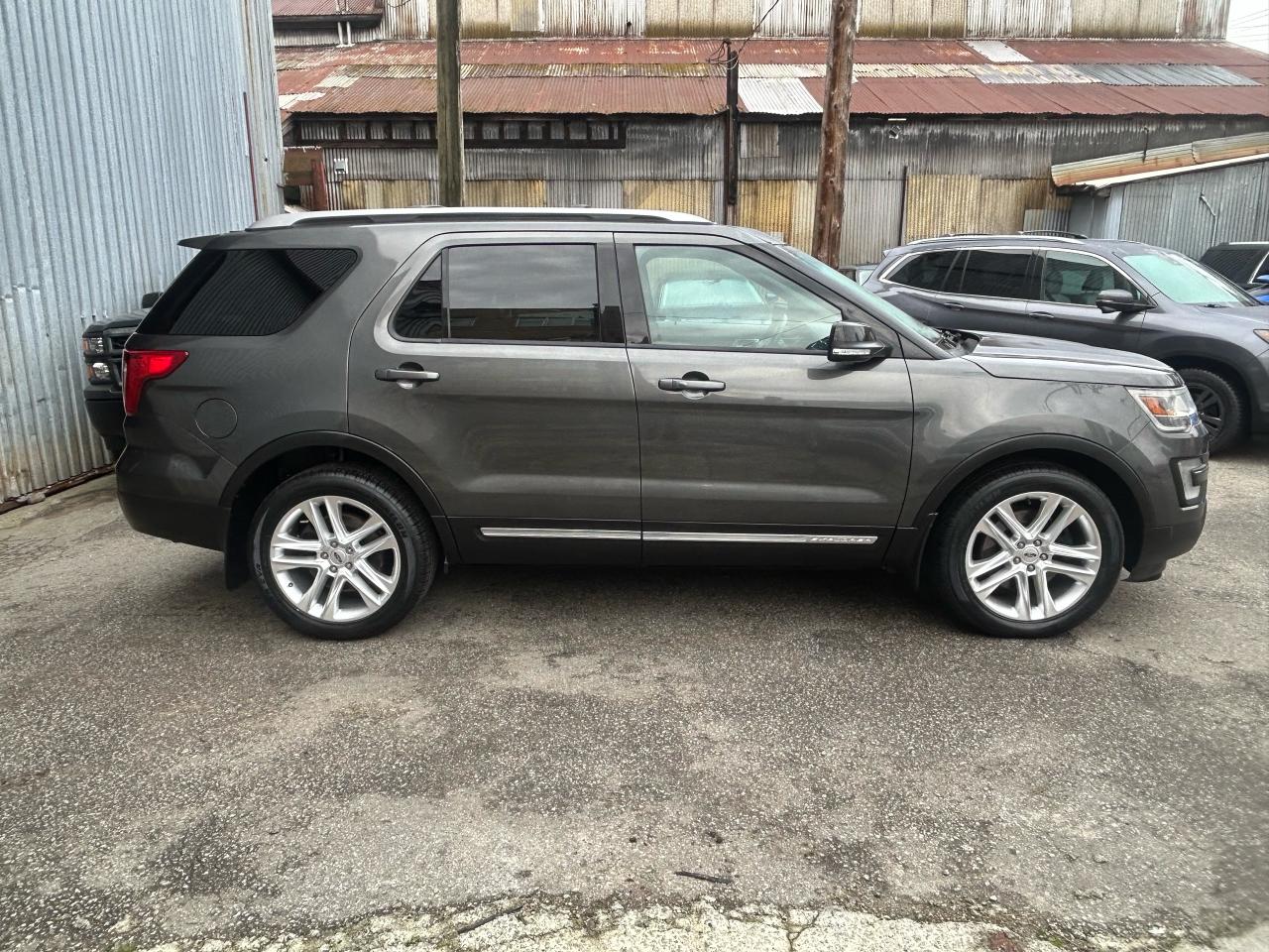 2017 Ford Explorer XLT - Photo #5