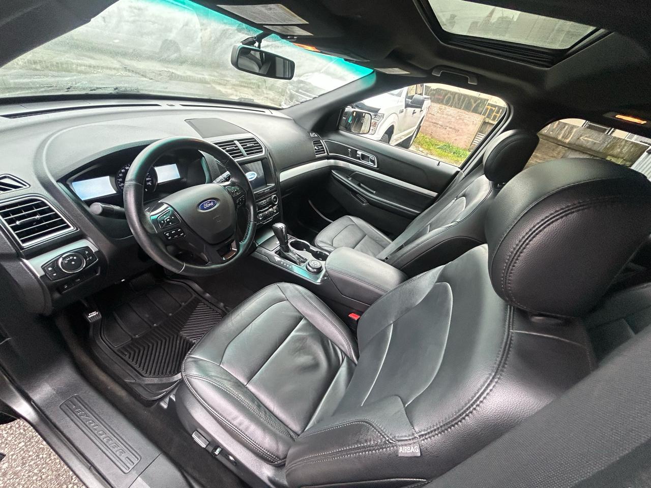 2017 Ford Explorer XLT - Photo #9