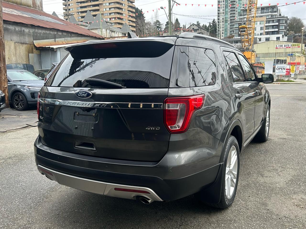 2017 Ford Explorer XLT - Photo #6