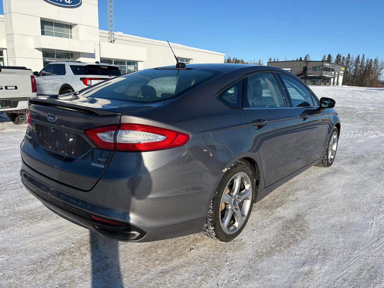 2013 Ford Fusion SE 4dr Sdn  FWD Photo4