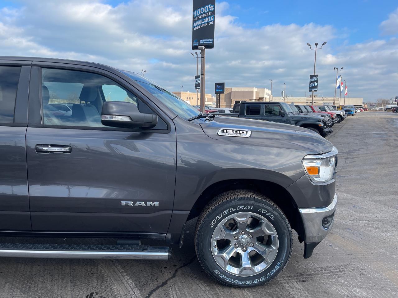 2020 RAM 1500 Crew Cab BIG HORN LVL 1 / 5.7L V8 / NAV / TRAILER BRAKE Photo3