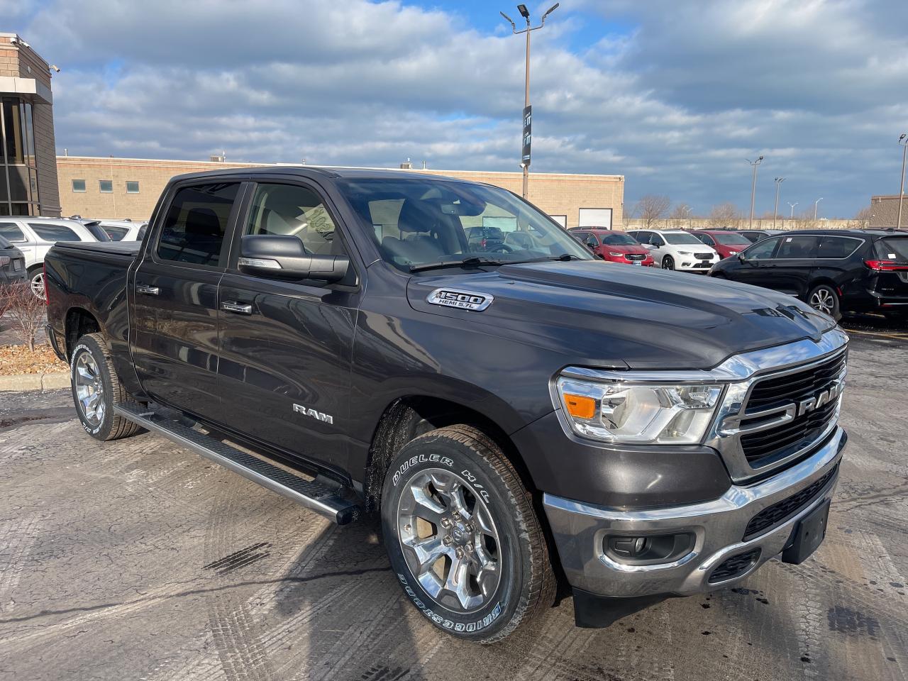 2020 RAM 1500 Crew Cab BIG HORN LVL 1 / 5.7L V8 / NAV / TRAILER BRAKE Photo