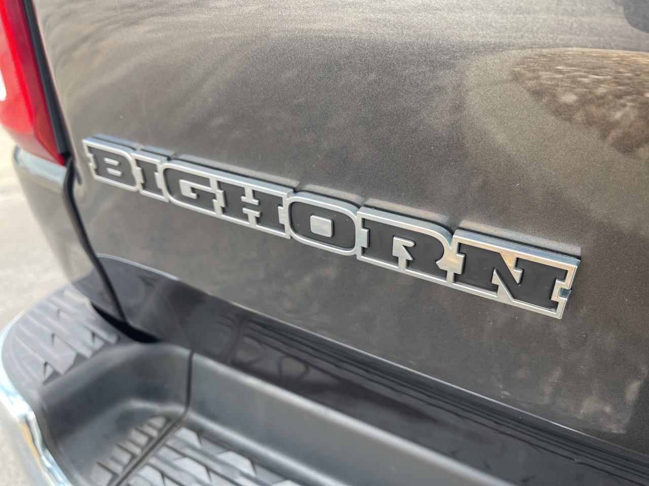 2020 RAM 1500 Crew Cab BIG HORN LVL 1 / 5.7L V8 / NAV / TRAILER BRAKE Photo